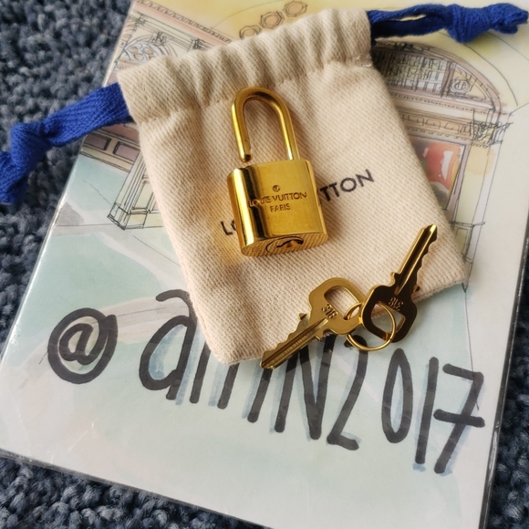 Louis Vuitton Lock & 2 Keys w/ Dustbag -LV Padlock - Picture 2 of 8